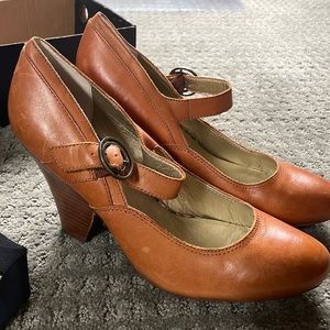 Seychelles “kiss at midnight” maryjanes. Size 11, saddle leather